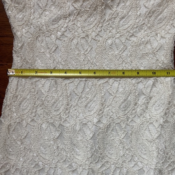 Pins and needles lace body con dress in size S - Picture 7 of 9